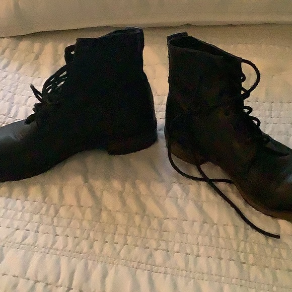 Black leather ankle boots - Picture 7 of 10